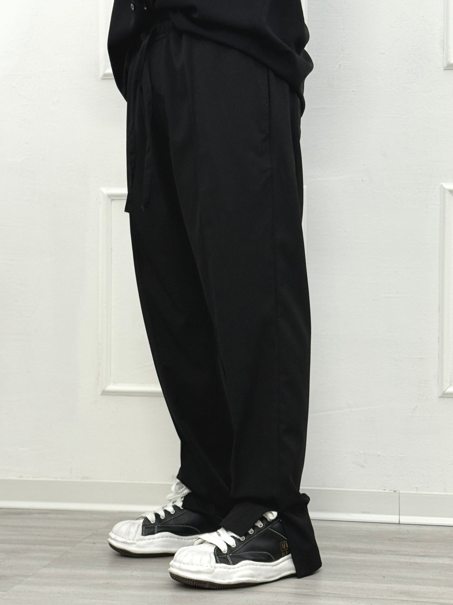 Pantalaccio fashion fondo ampio spacchetto nero