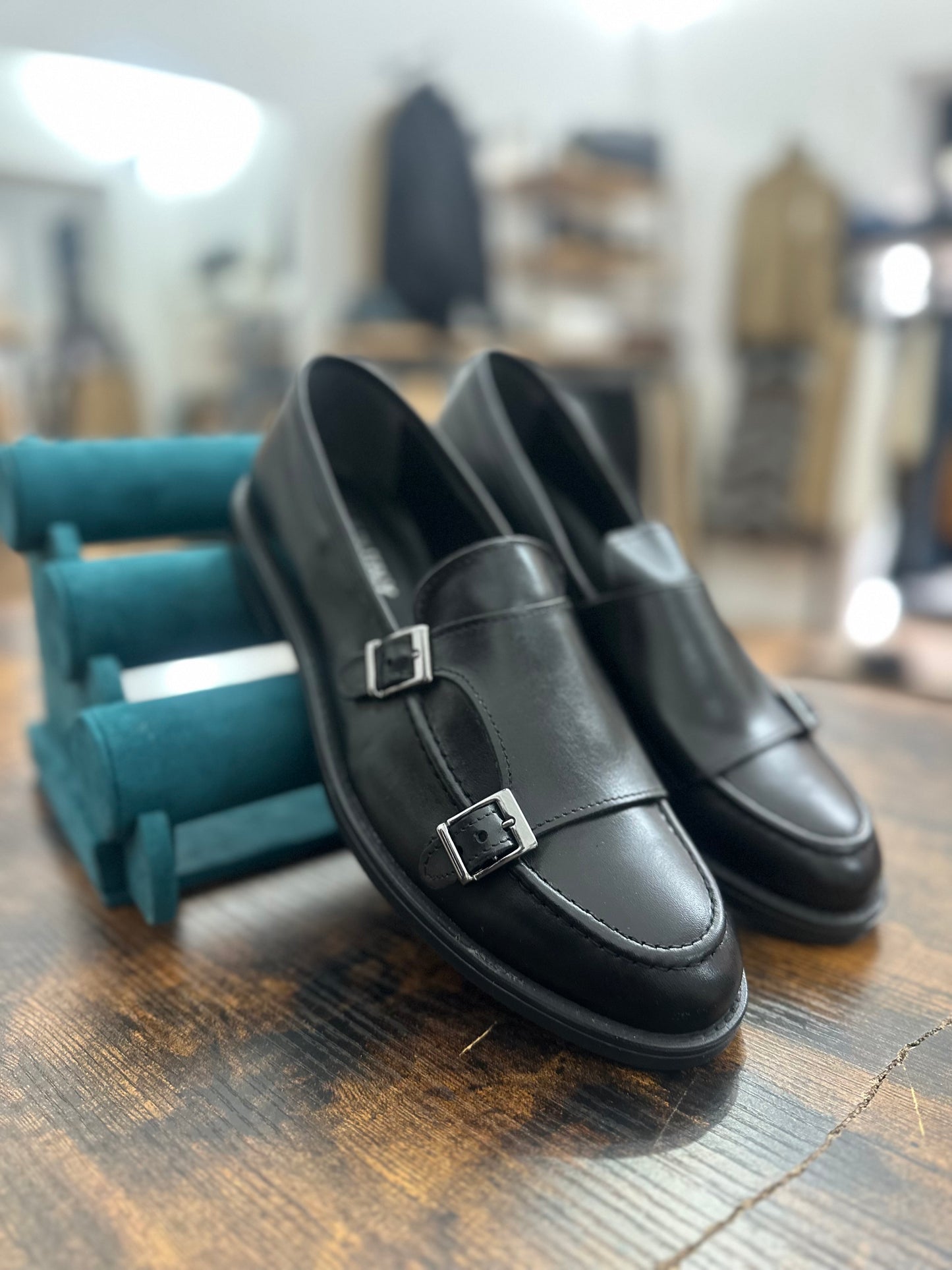 Scarpa classica doppia fibbia nera